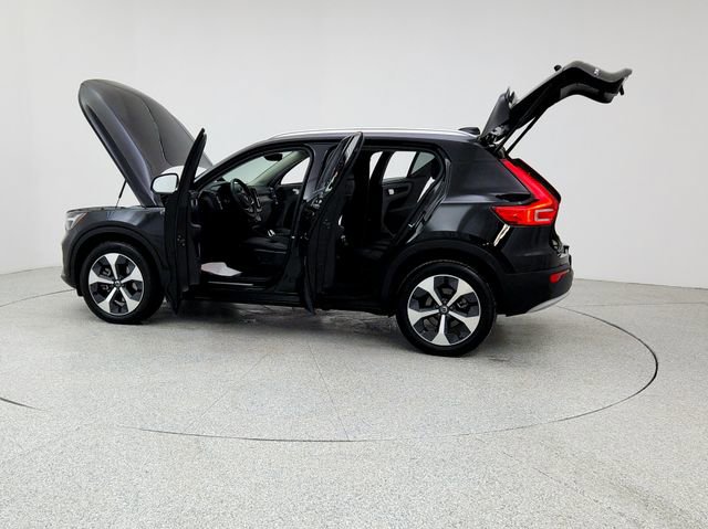 Certified 2023 Volvo XC40 B5 Plus w/ Protection Package Premier image 12