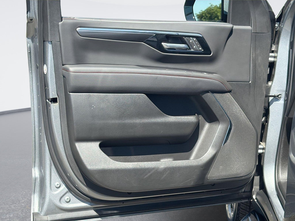 Used 2026 Chevrolet Tahoe RST RWD image 17