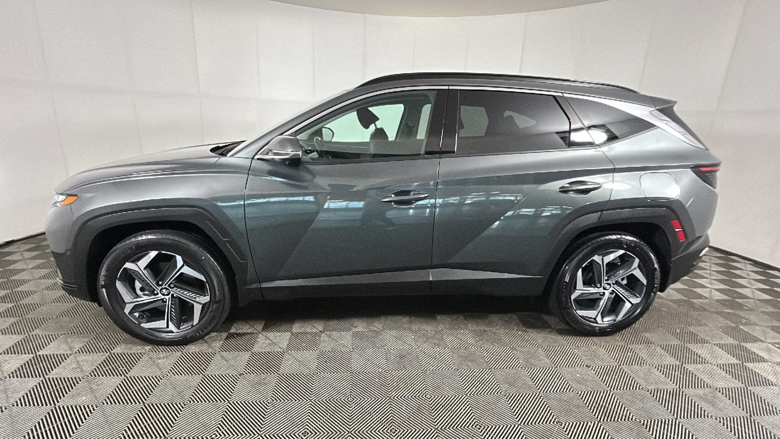 Certified 2024 Hyundai Tucson Limited AWD/4WD image 7