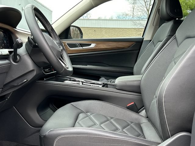 Certified 2025 Volkswagen Atlas SE w/ Black Wheel Package image 10