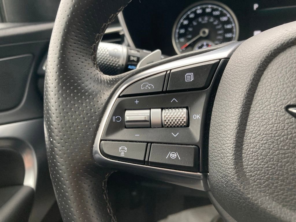 Used 2025 Genesis G70 2.5T image 15