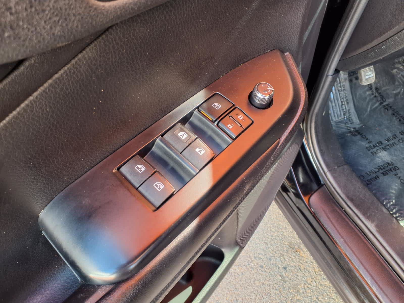 Used 2019 Toyota Highlander SE w/ Carpet Mat Package (TMS) FWD image 19
