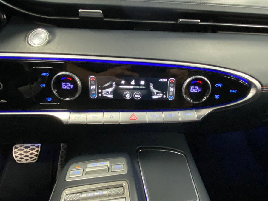 Used 2023 Genesis GV70 2.5T w/ Sport Prestige Package image 31