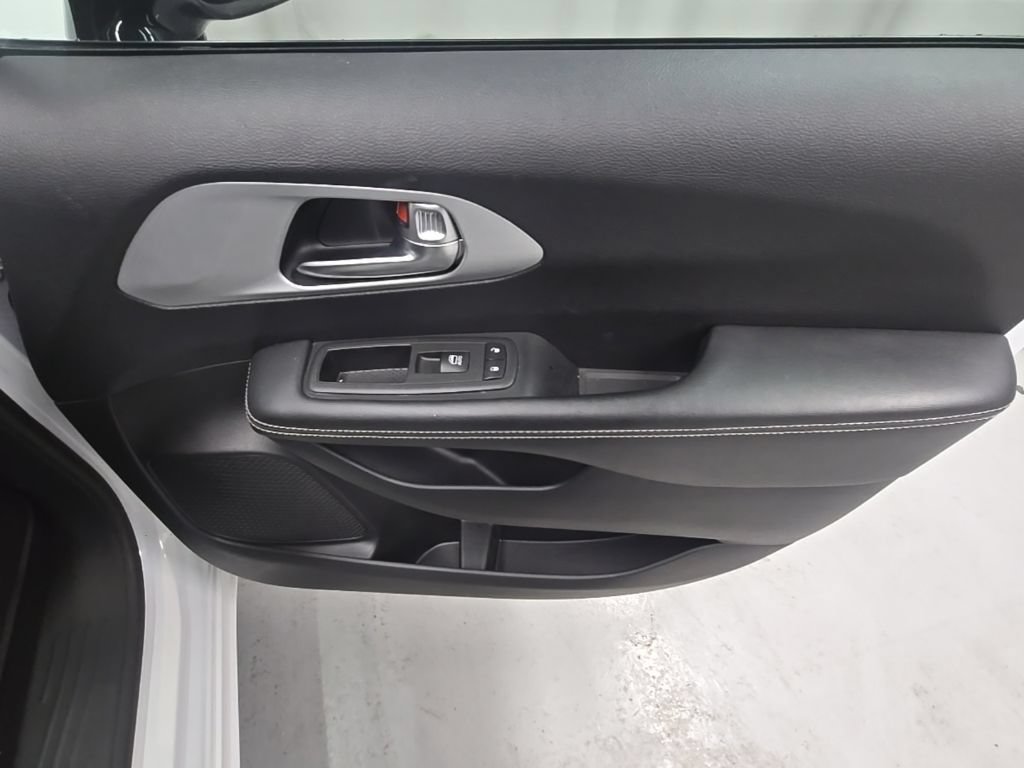 Used 2024 Chrysler Pacifica Limited FWD image 25
