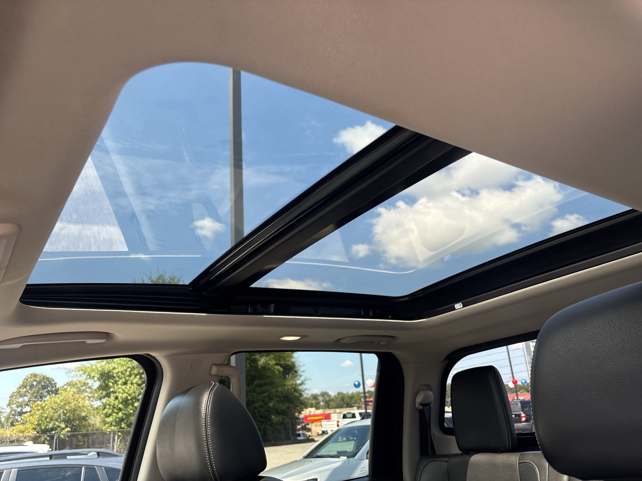 Used 2021 Nissan Titan SL w/ Moonroof Package RWD image 23