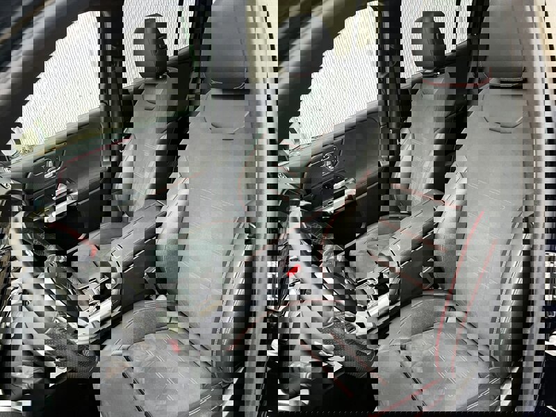 Used 2020 Mercedes-Benz GLB 250 4MATIC w/ AMG Line image 18