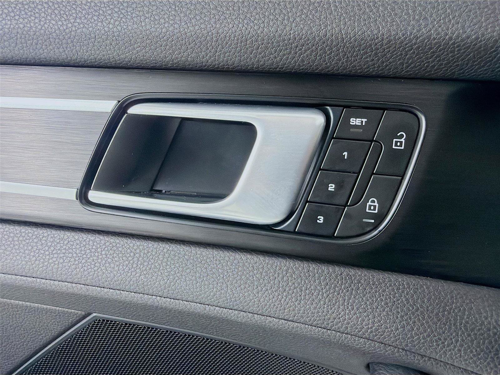 Certified 2023 Porsche Panamera Platinum Edition RWD image 7