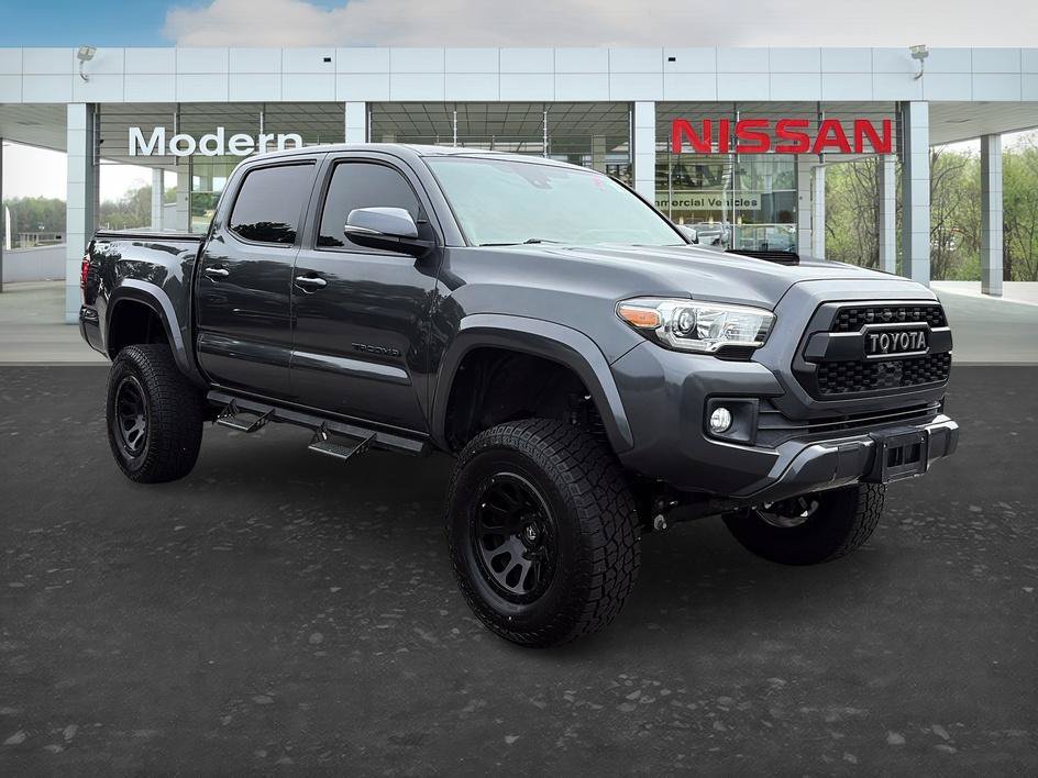 Used 2019 Toyota Tacoma TRD Sport AWD/4WD image 7