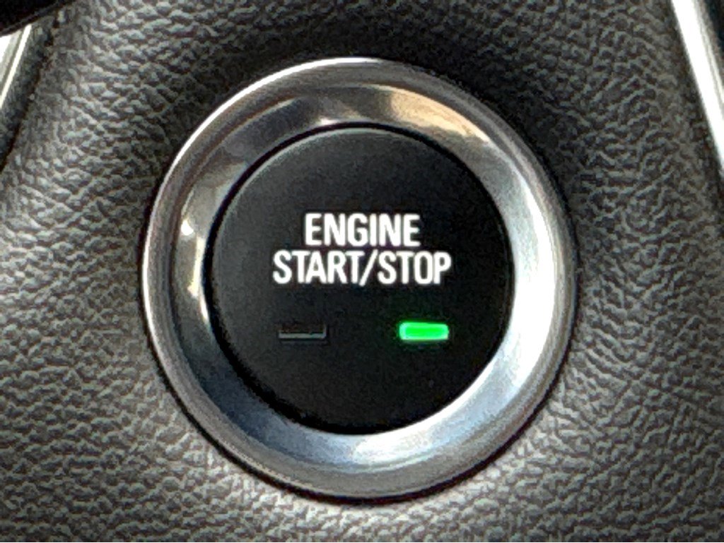 Used 2023 Chevrolet Traverse LT FWD image 6