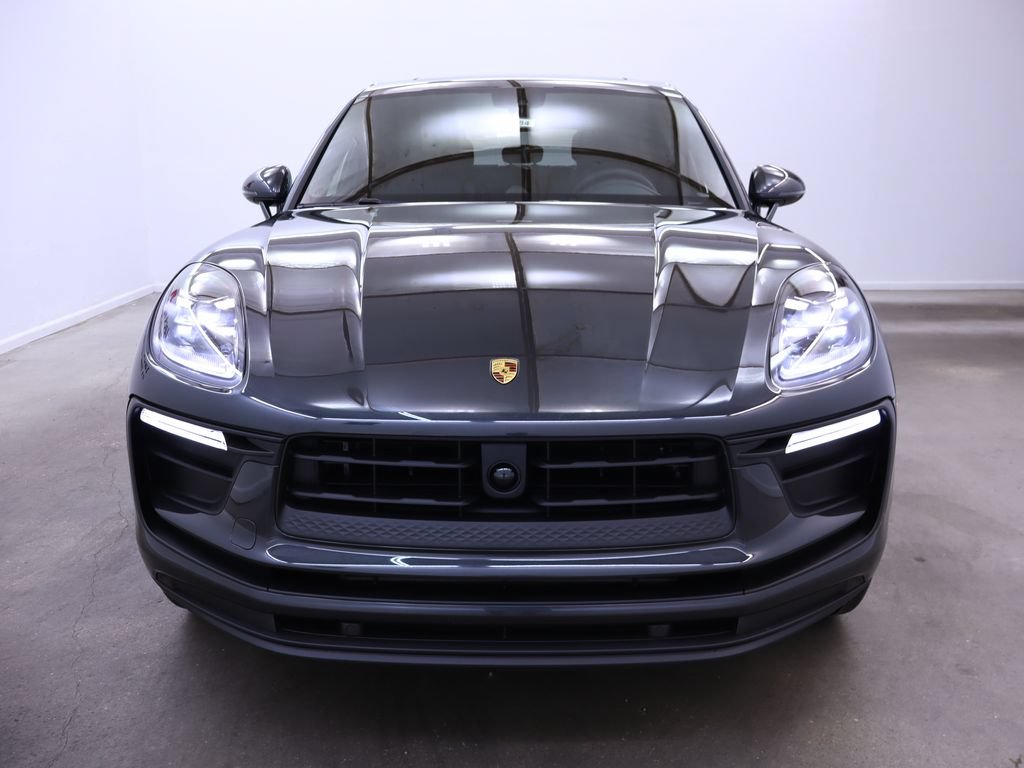 Used 2025 Porsche Macan AWD/4WD image 10