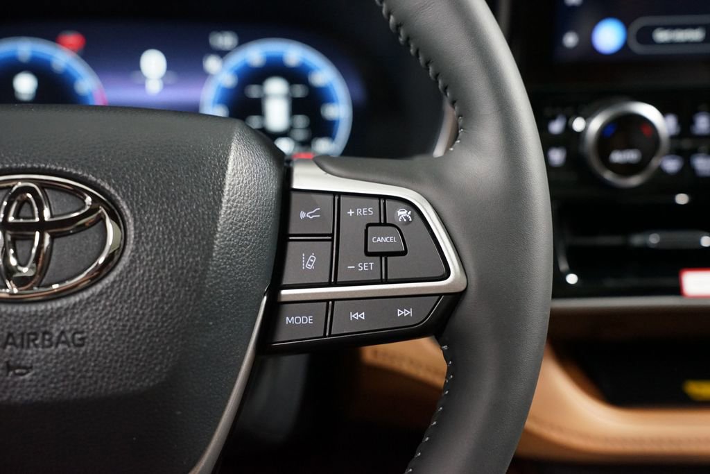 New 2026 Toyota Highlander Platinum AWD/4WD image 14