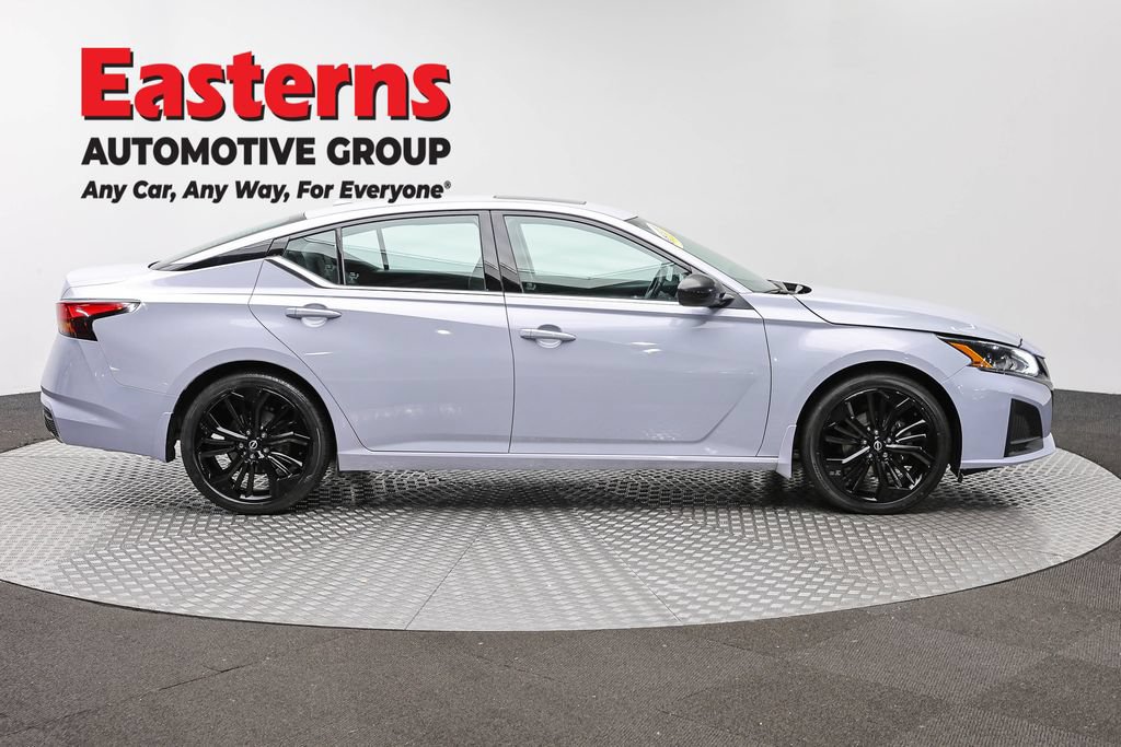 Used 2023 Nissan Altima 2.5 SR w/ SR Premium Package FWD image 6