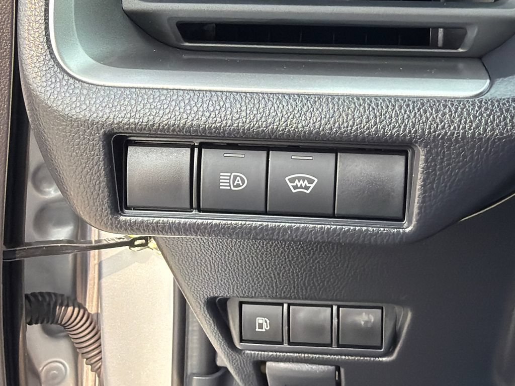 Used 2025 Toyota Prius LE FWD image 21