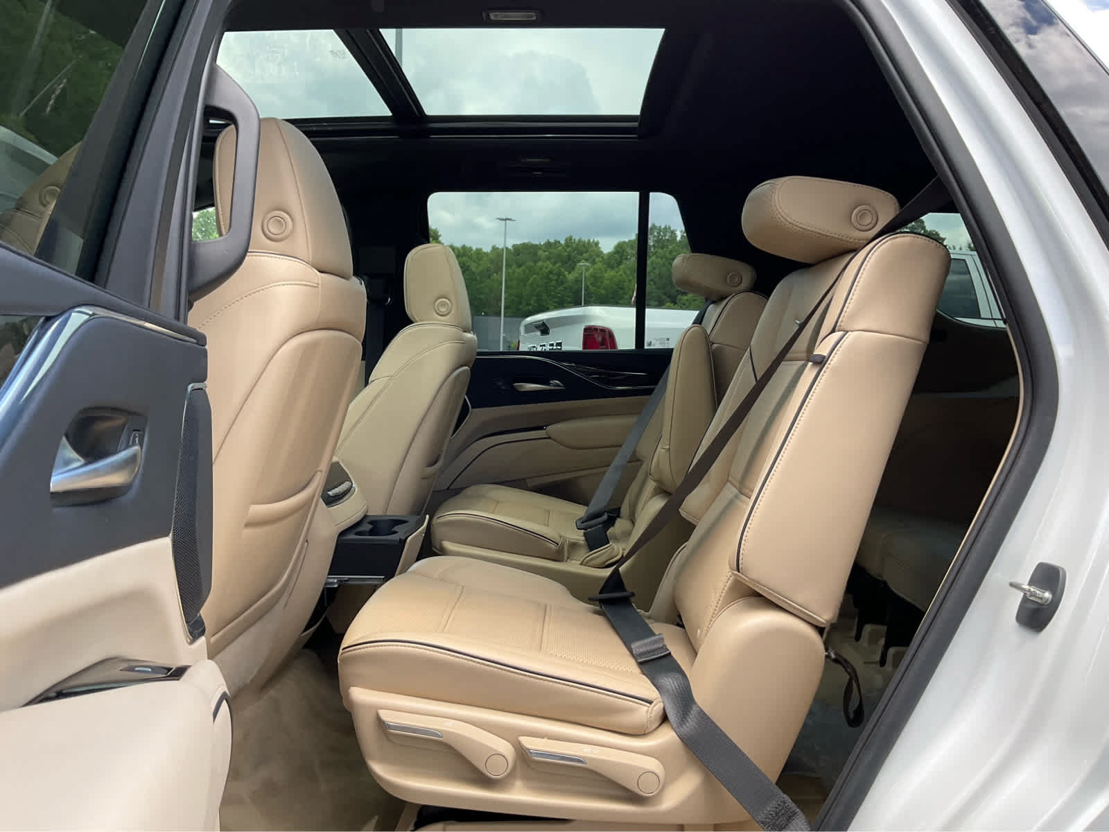 Used 2023 Cadillac Escalade Premium Luxury w/ Performance Package AWD/4WD image 22