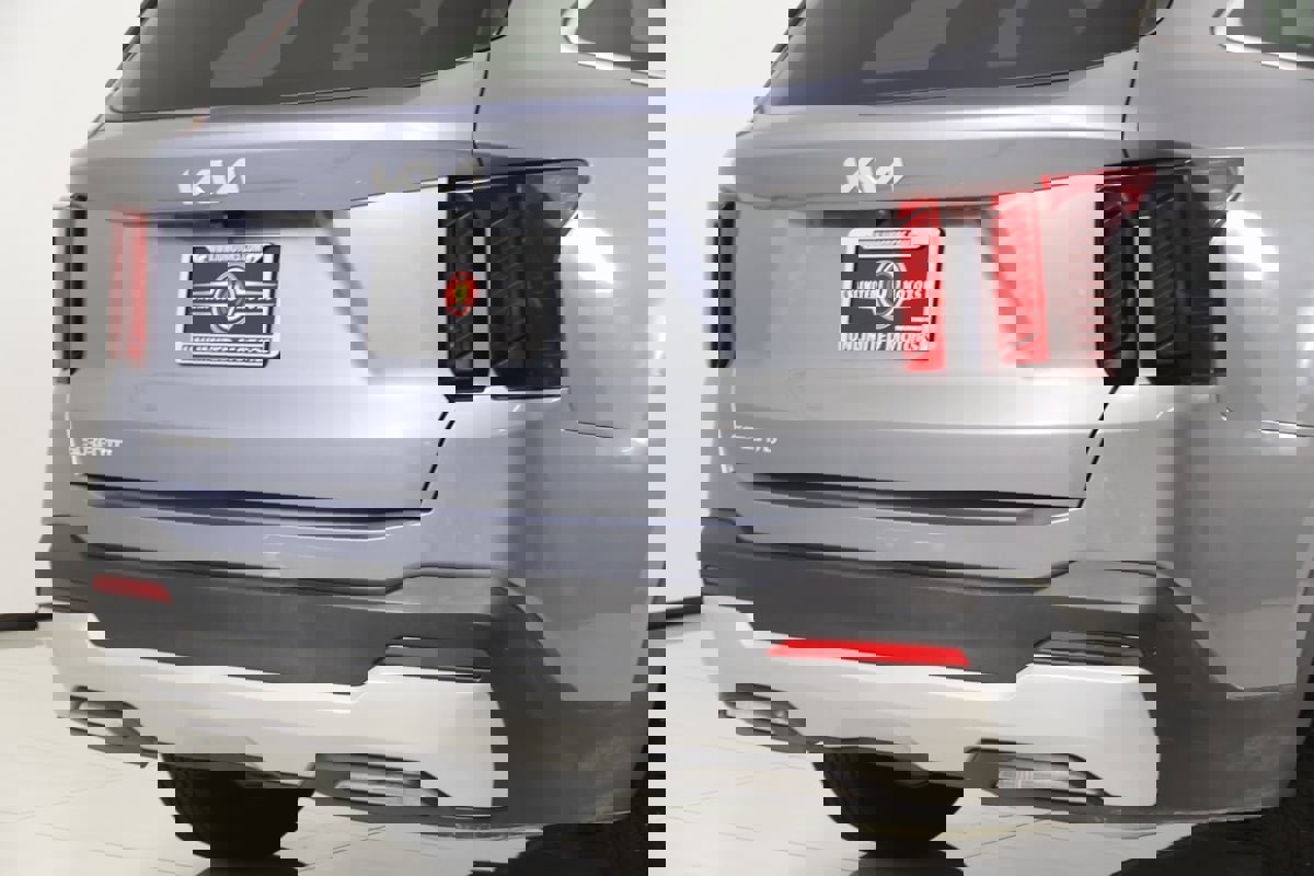 Used 2025 Kia Sorento LX image 43