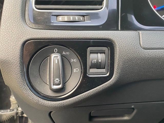 Used 2017 Volkswagen Golf R 4-Door AWD/4WD image 16