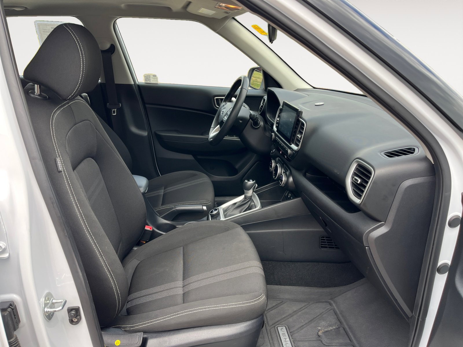 Used 2024 Hyundai Venue SEL image 15