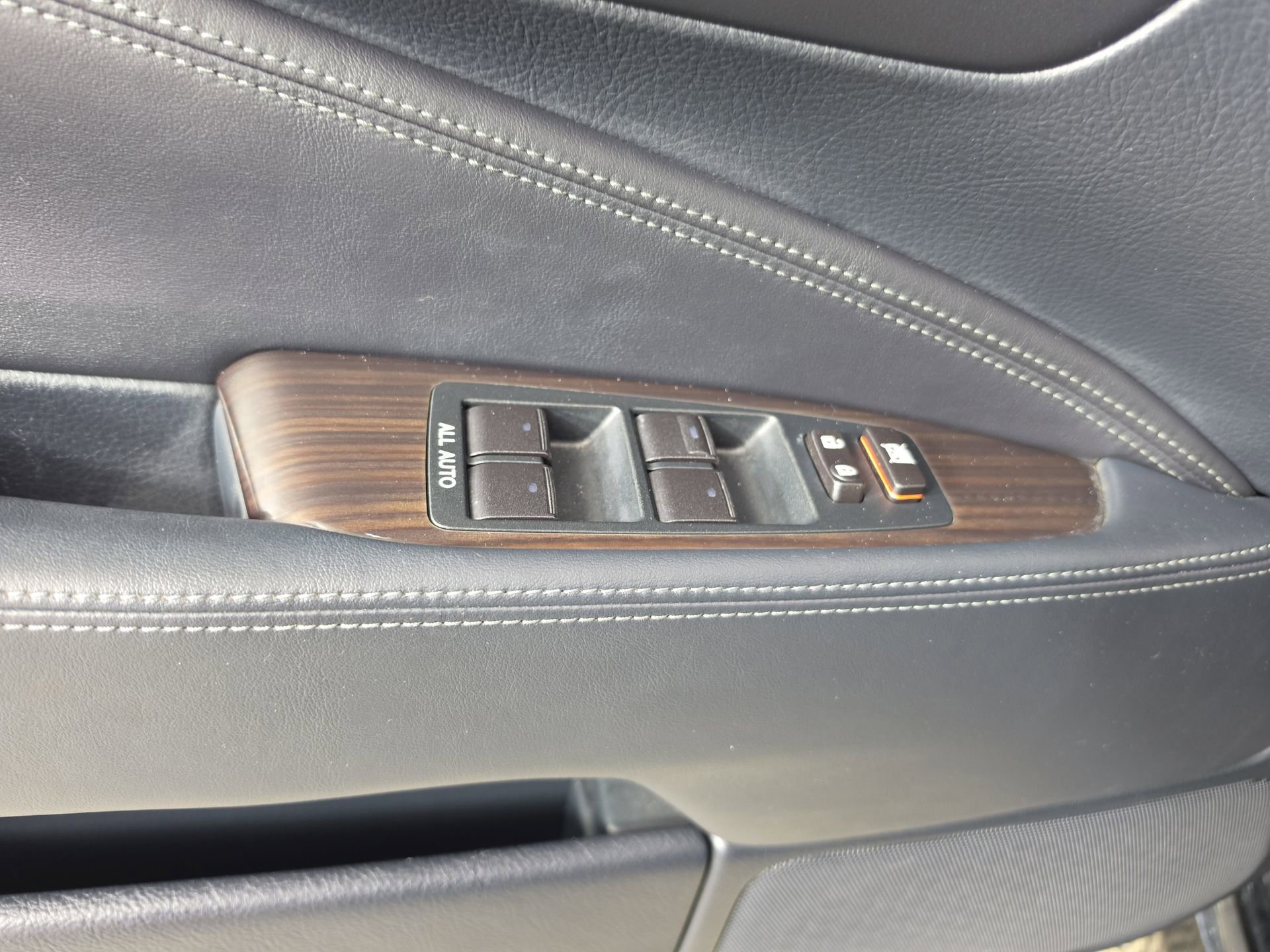 Used 2014 Lexus LS 460 w/ Comfort Package RWD image 18