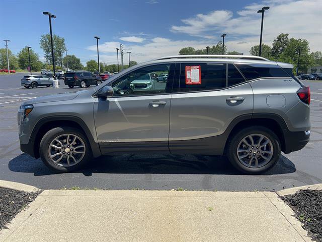 Used 2024 GMC Terrain SLT AWD/4WD image 4