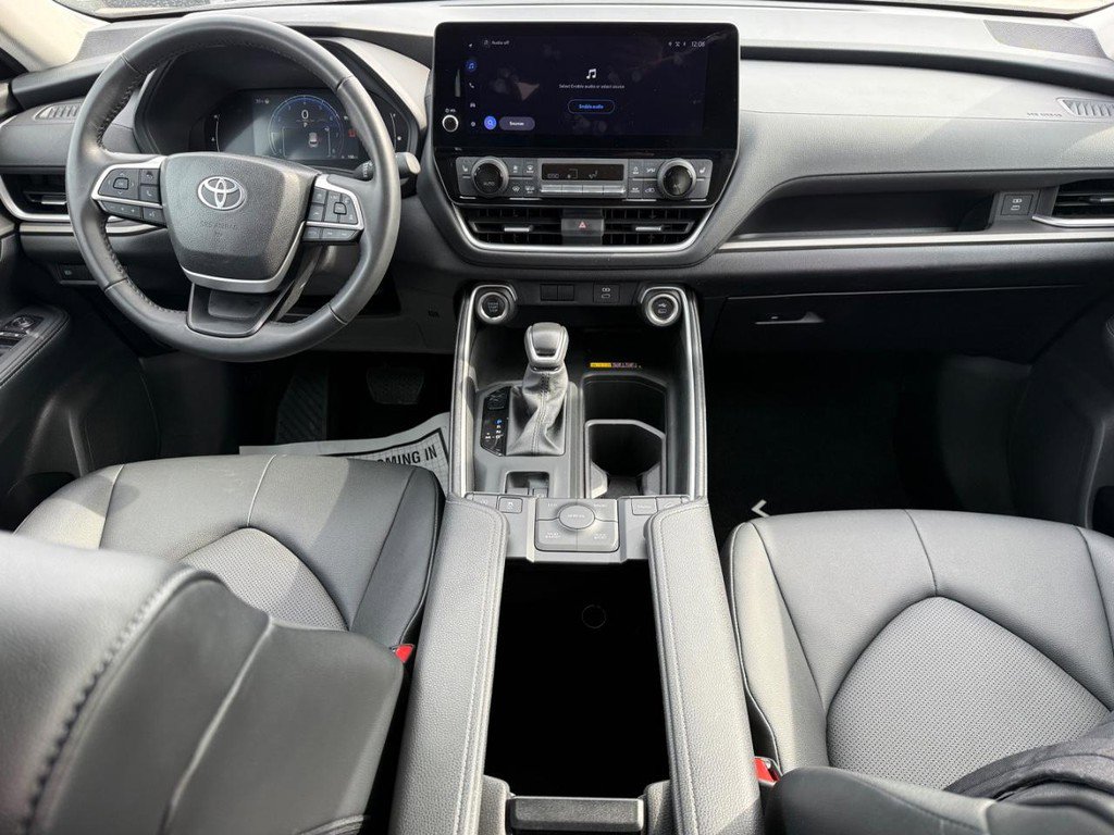 Certified 2025 Toyota Grand Highlander AWD image 13