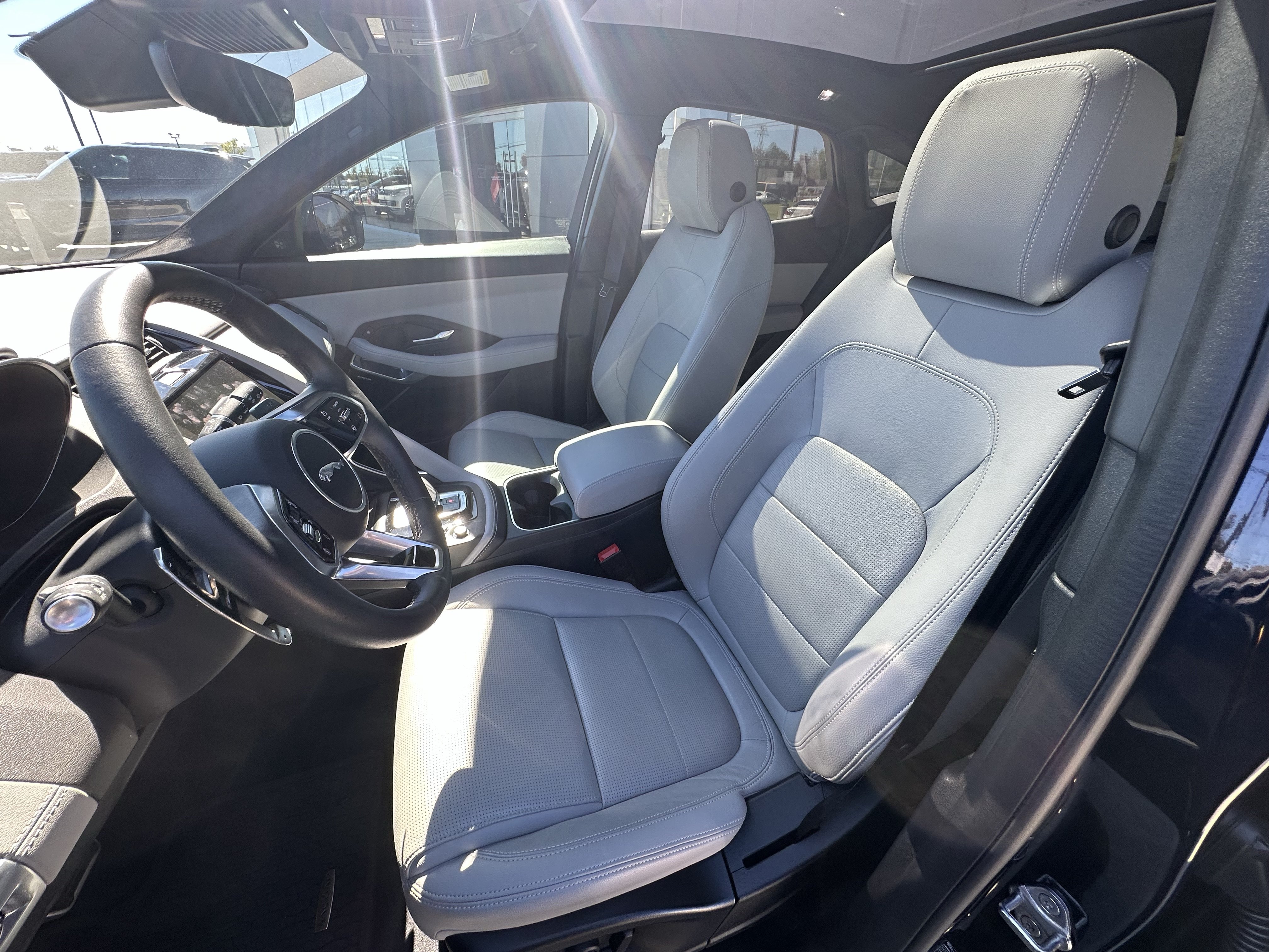 Certified 2024 Jaguar E-PACE R-Dynamic SE AWD/4WD image 15