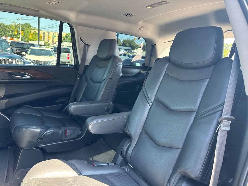 Used 2020 Cadillac Escalade Luxury RWD image 25