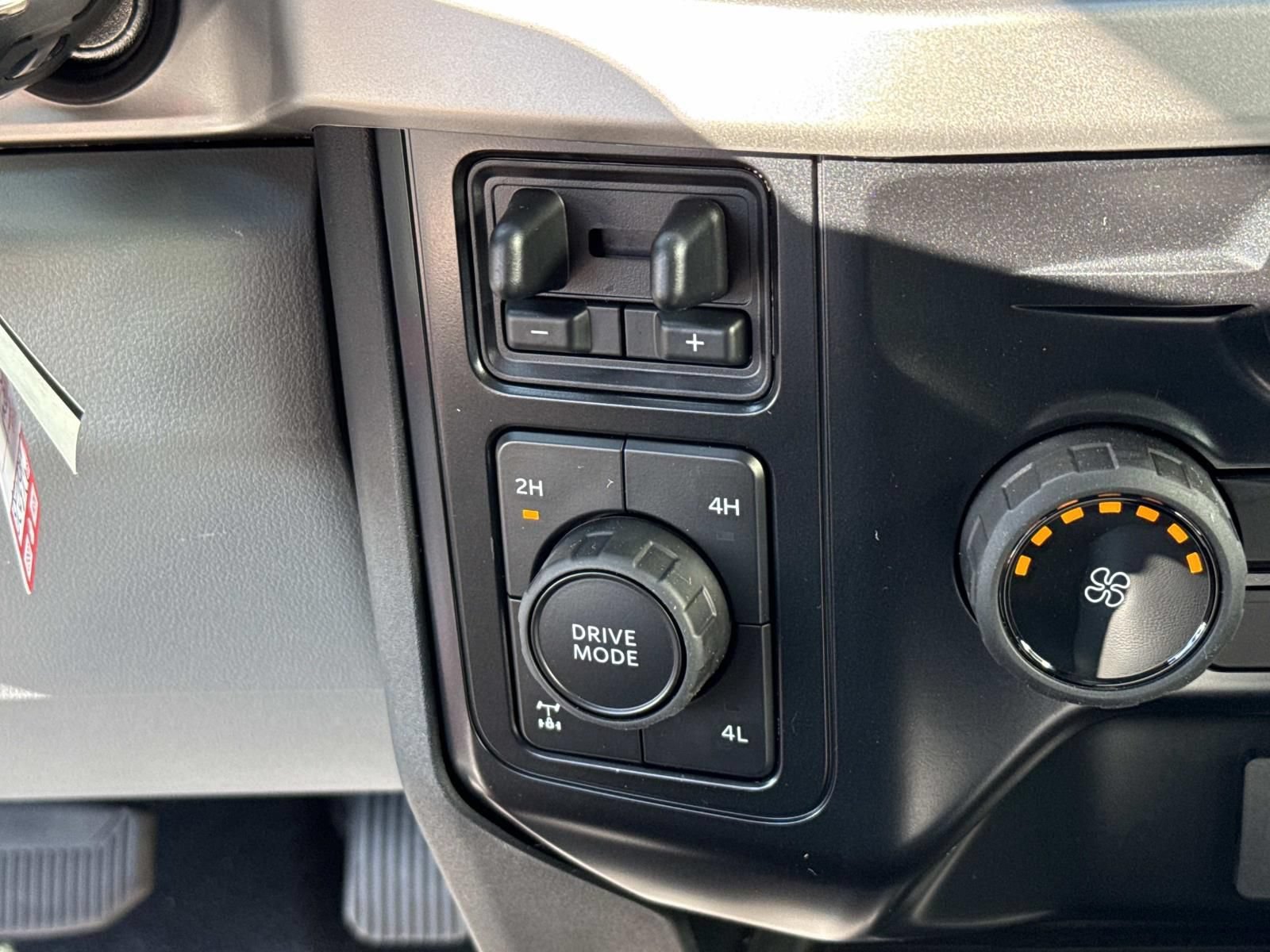 New 2026 Ford F250 XL w/ XL Off-Road Package AWD/4WD image 17