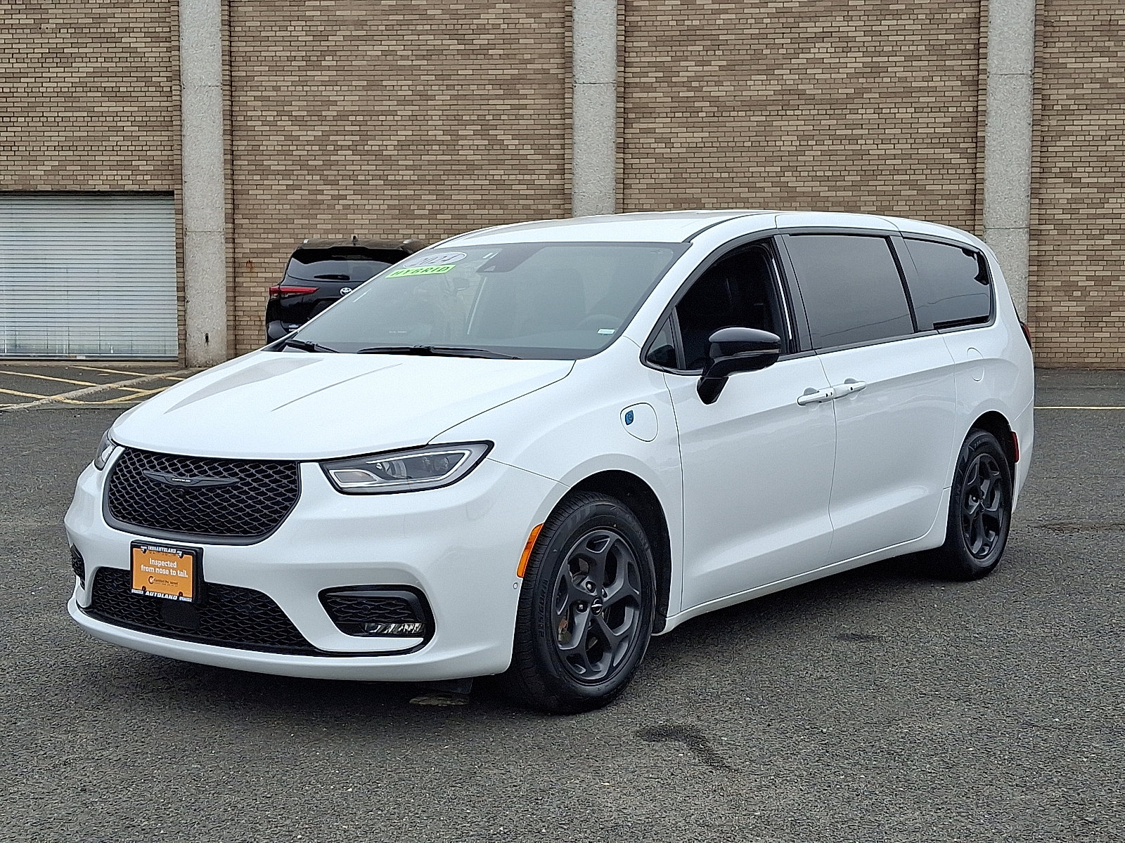 Used 2024 Chrysler Pacifica Limited FWD image 3
