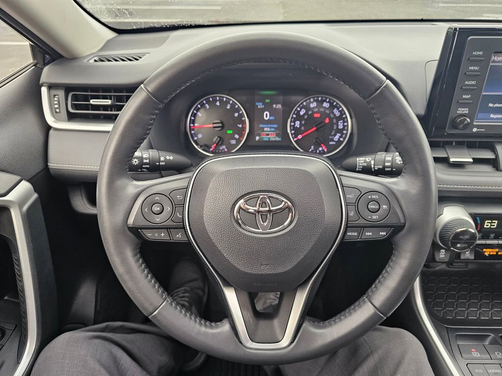 Used 2020 Toyota RAV4 XLE Premium image 21