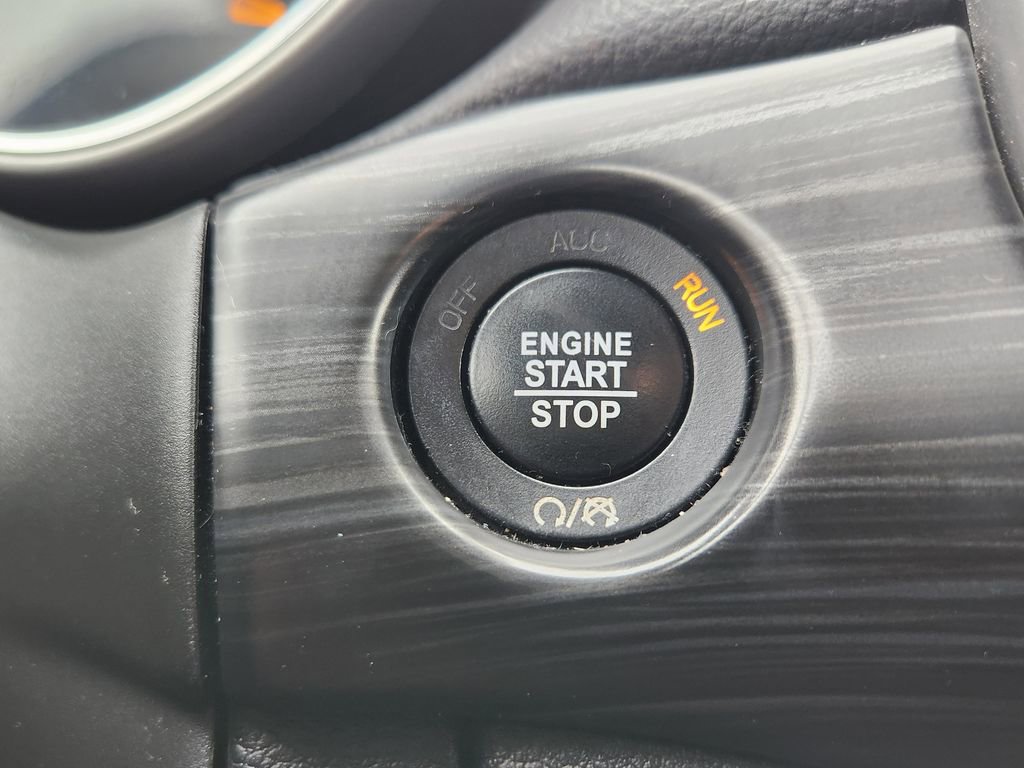 Used 2021 Jeep Grand Cherokee Laredo image 12