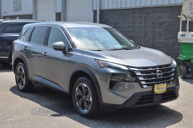 Used 2024 Nissan Rogue SV AWD/4WD image 2