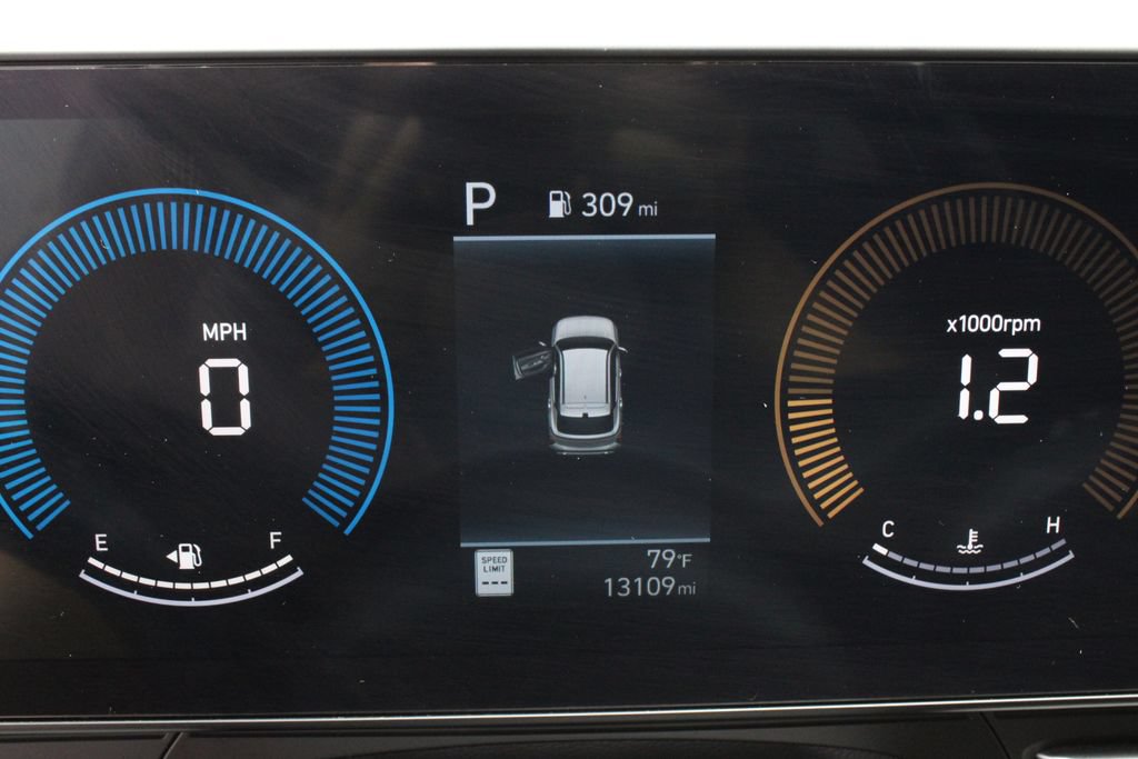 Used 2025 Hyundai Kona SEL FWD image 28