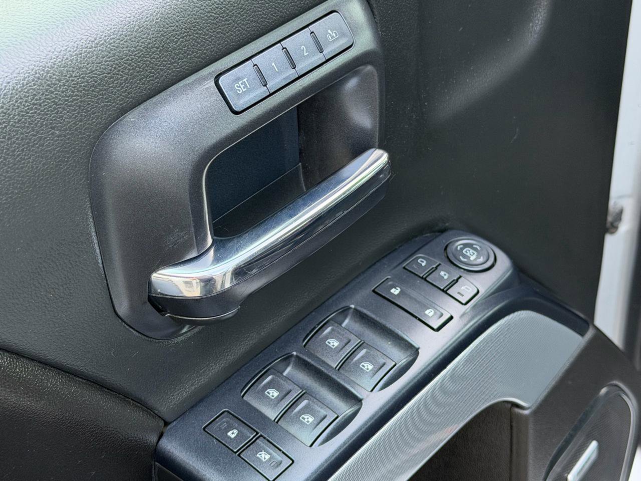 Used 2017 Chevrolet Silverado 1500 LTZ Z71 w/ LTZ Plus Package AWD/4WD image 12