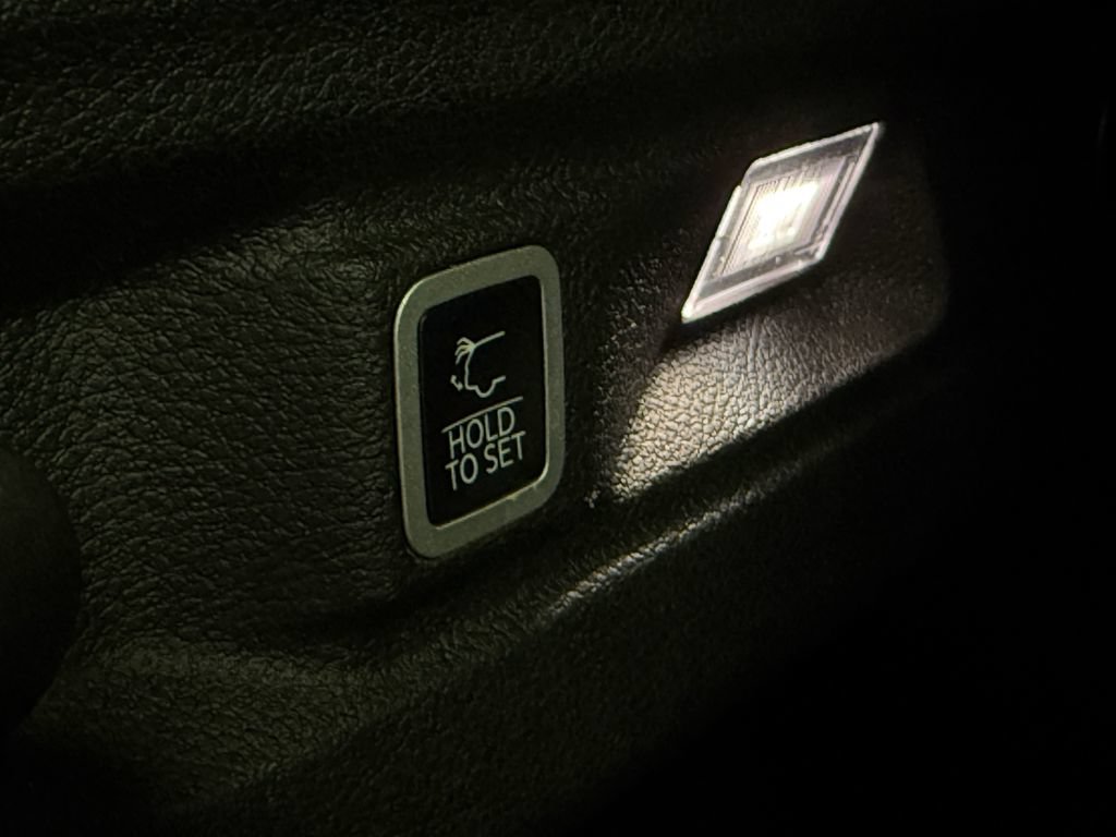 Used 2023 Jeep Grand Cherokee L Limited AWD/4WD image 33