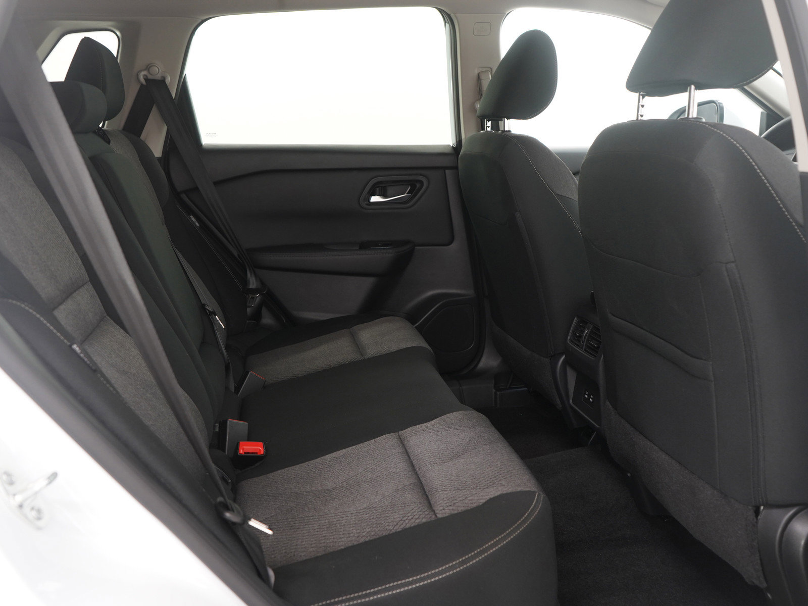 Used 2025 Nissan Rogue SV image 14