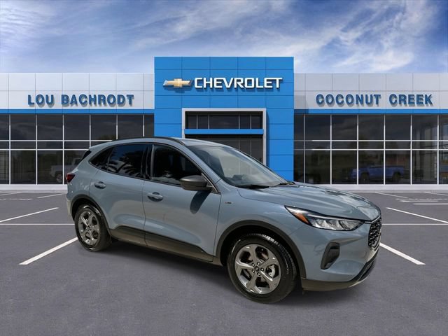Used 2025 Ford Escape ST-Line FWD image 2