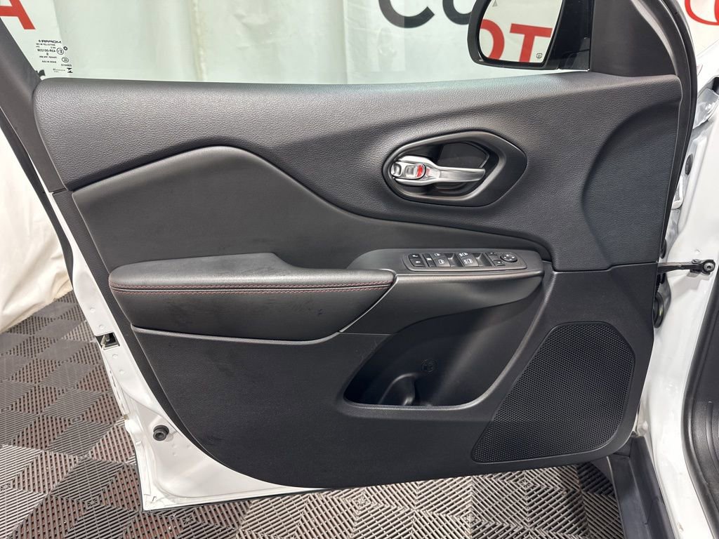 Used 2023 Jeep Cherokee Trailhawk image 21