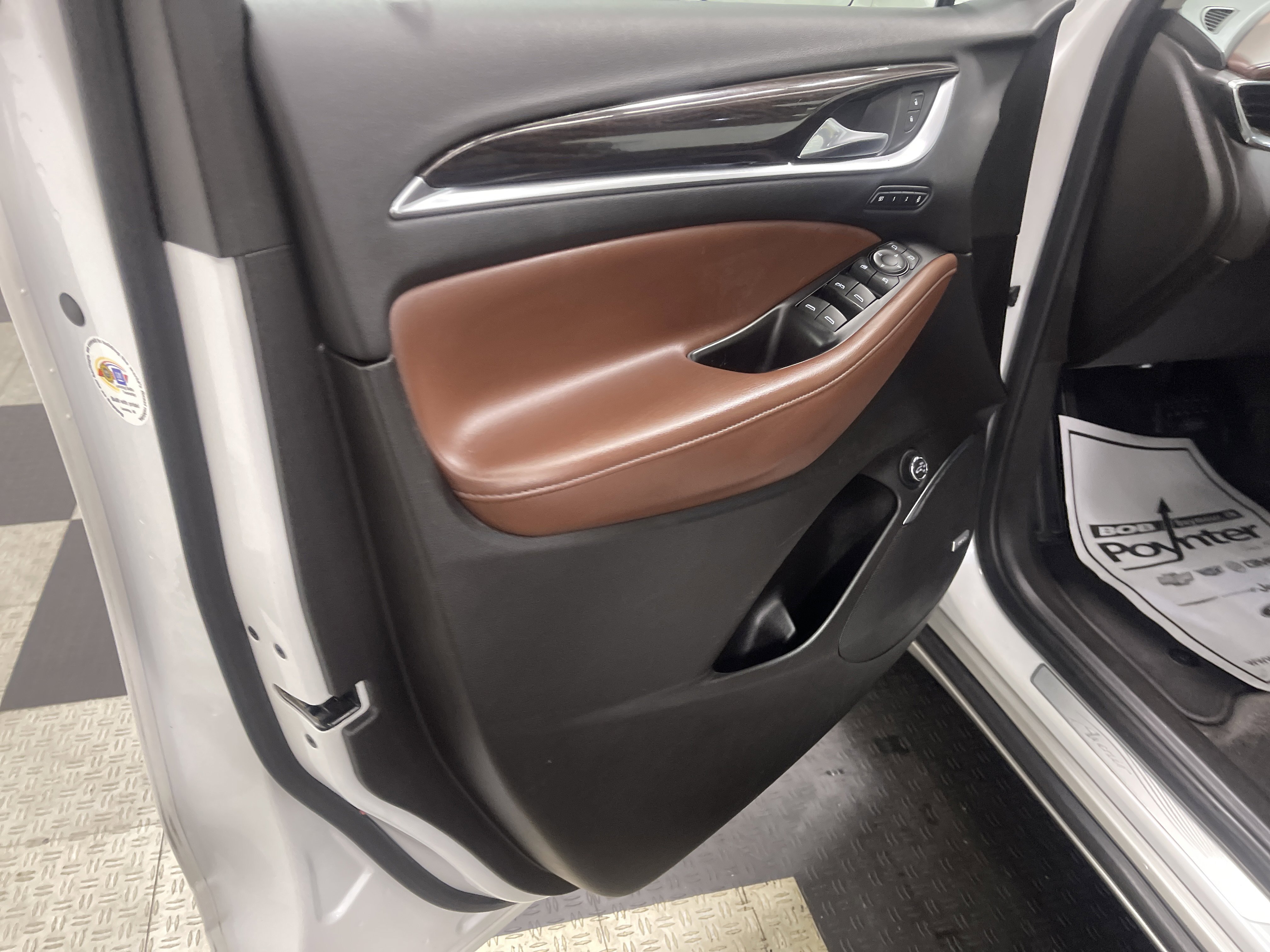 Used 2019 Buick Enclave Avenir FWD image 11