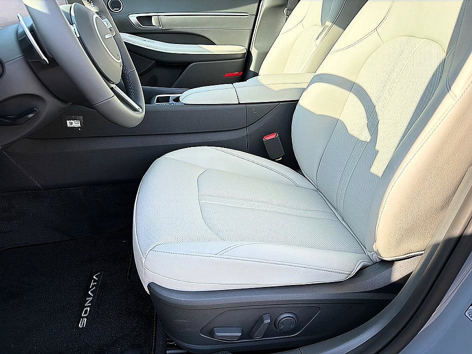 New 2026 Hyundai Sonata Limited FWD image 8
