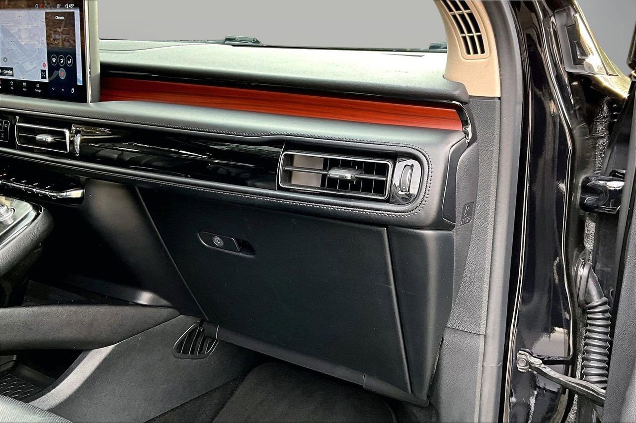 Used 2022 Lincoln Nautilus Reserve image 21