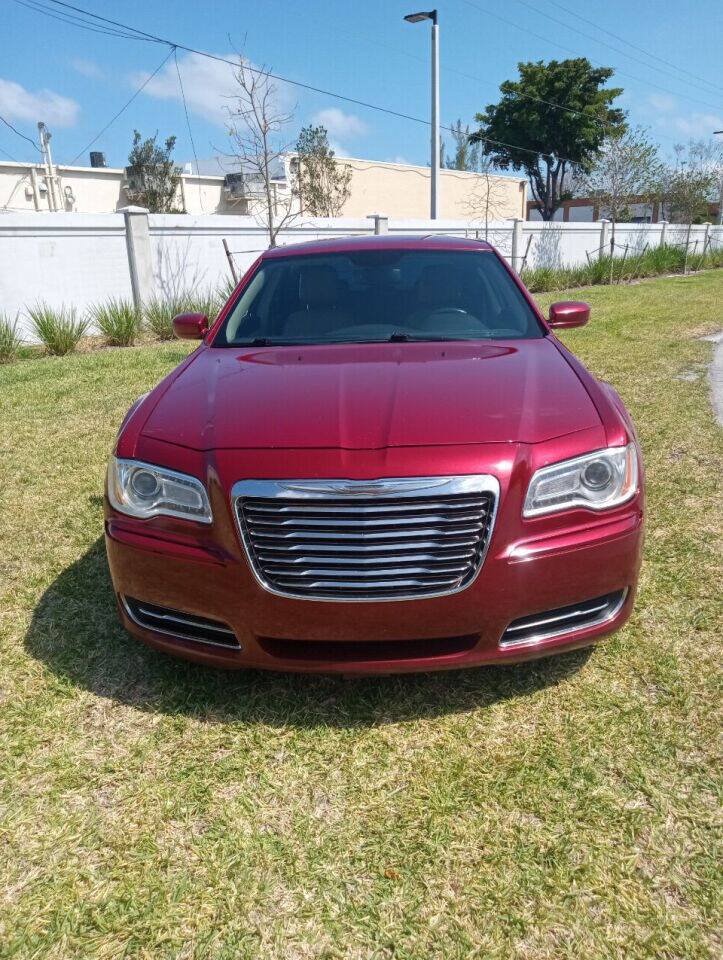 Used 2013 Chrysler 300 RWD image 7