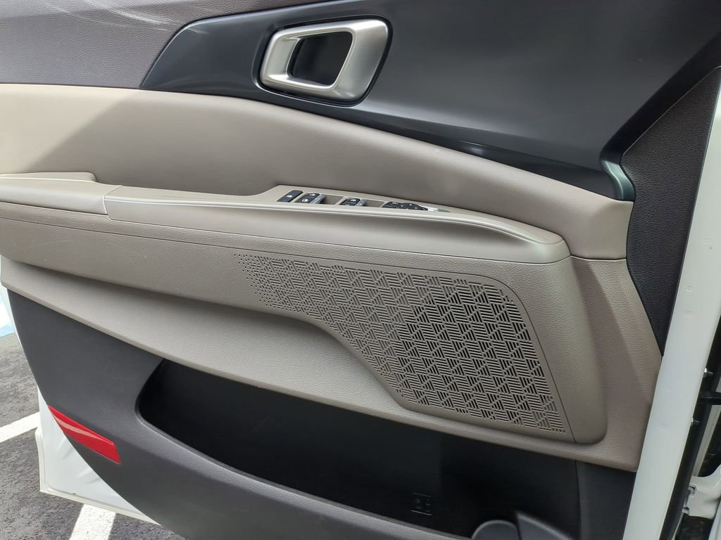 Used 2025 Kia Carnival LXS image 11