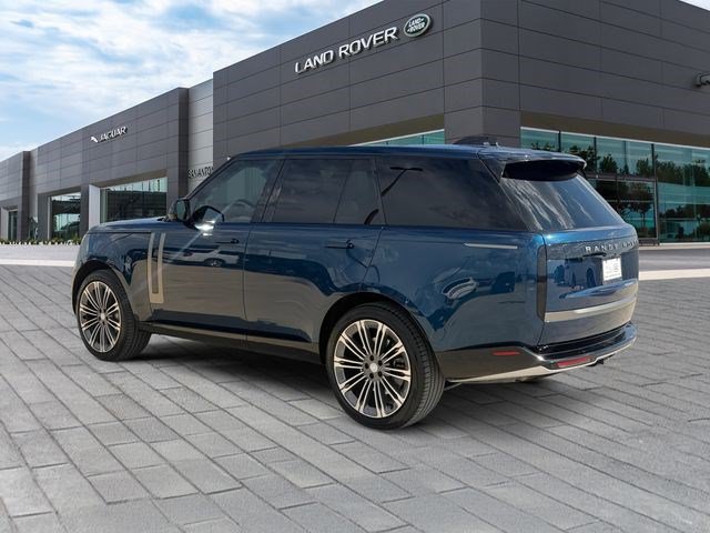 Used 2024 Land Rover Range Rover SE AWD/4WD image 3