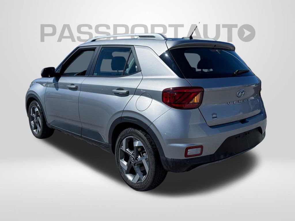 Used 2023 Hyundai Venue SEL image 3