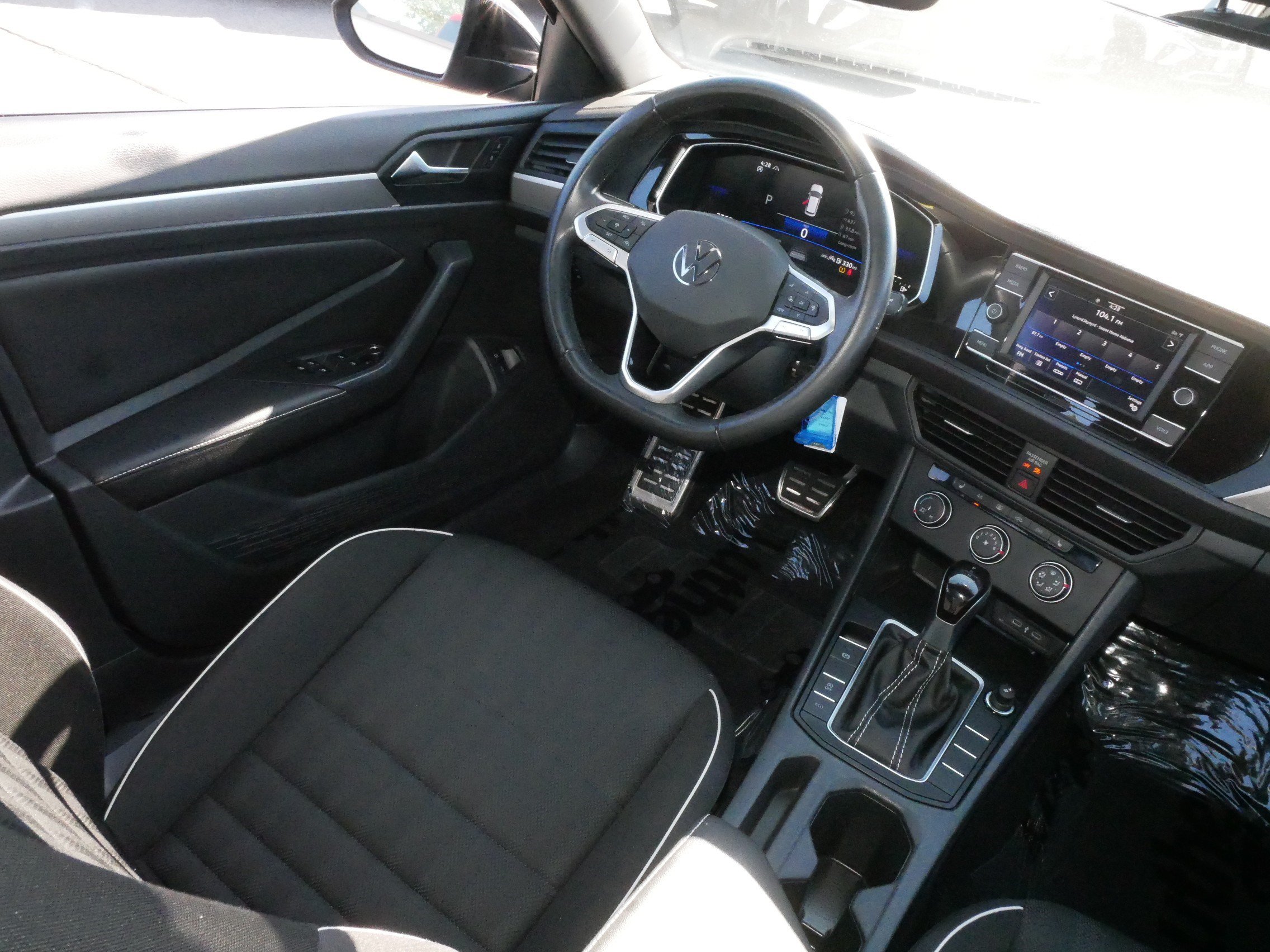 Certified 2024 Volkswagen Jetta Sport FWD image 9