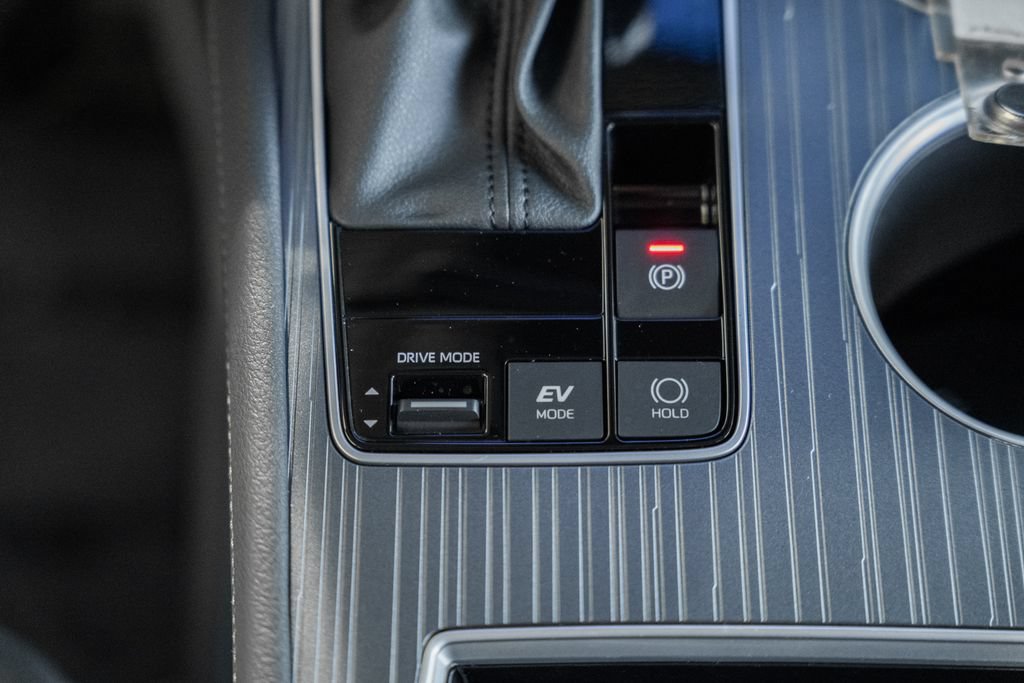 Used 2025 Toyota Sienna XLE FWD image 27