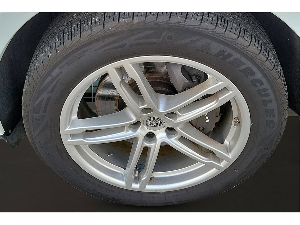 Used 2024 Porsche Macan Turbo AWD/4WD image 9