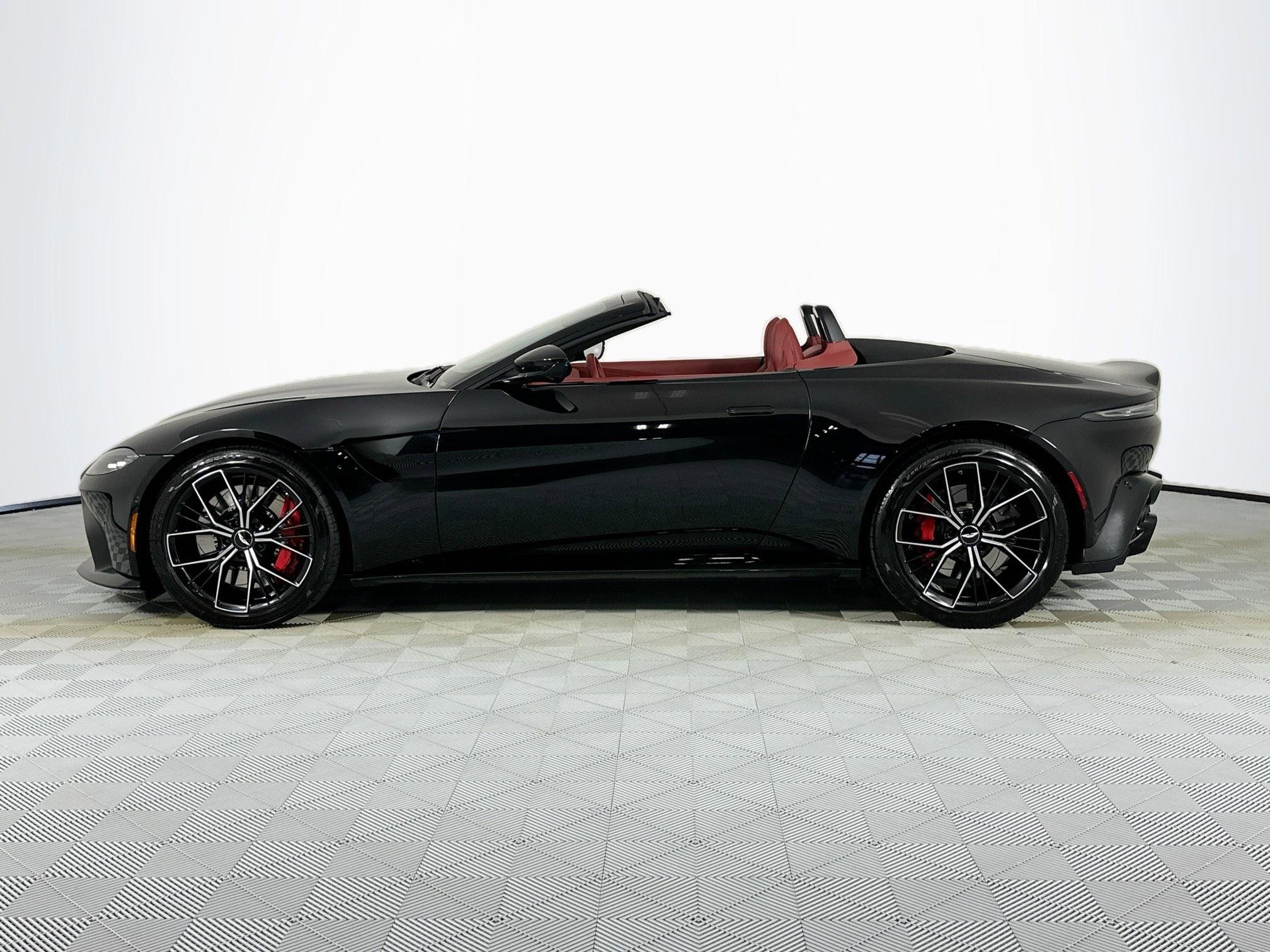 Used 2022 Aston Martin V8 Vantage Roadster image 17