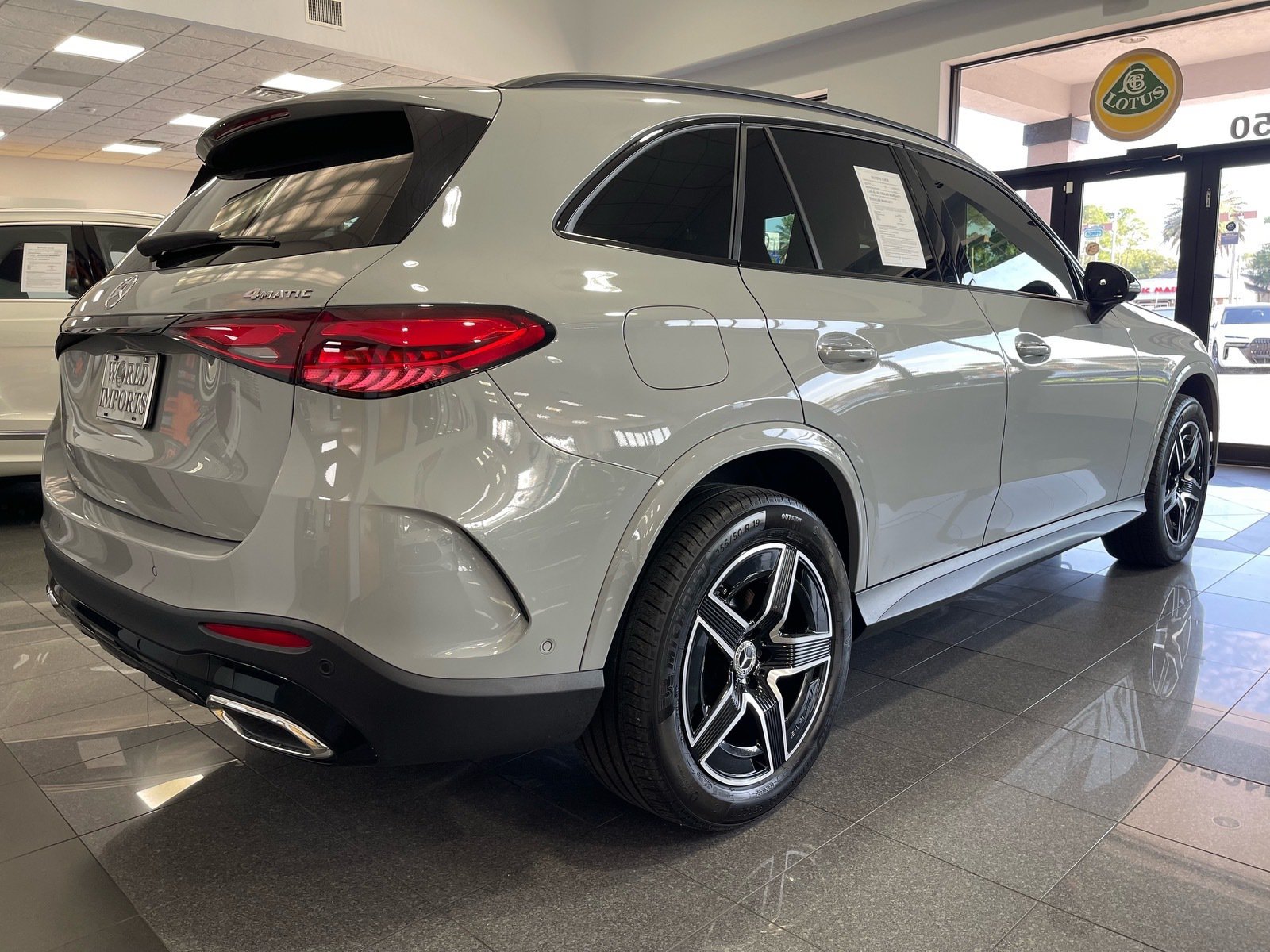 Used 2025 Mercedes-Benz GLC 300 4MATIC image 5