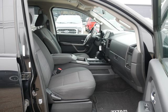 Used 2015 Nissan Titan SV w/ SV Value Truck Package AWD/4WD image 27